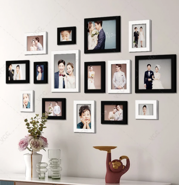 Hiasan Dinding dengan Bingkai Klasik